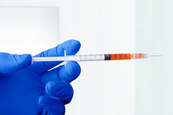 Health Worker Hand Gloves Holding Syringe Covid Vaccines Hospital — Stock Photo, Image