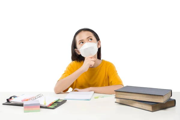 Ragazzina Asiatica Che Impara Casa Isolata Sfondo Bianco Educazione Online — Foto Stock