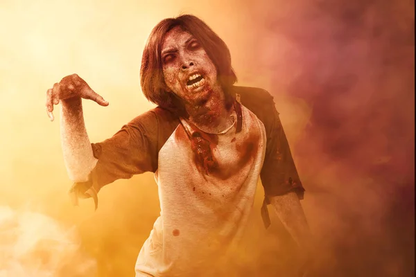 Enge Zombie Met Bloed Wond Zijn Lichaam Staan Met Dramatische — Stockfoto