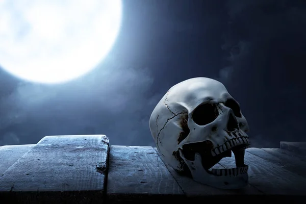 Human Skull Wooden Table Night Scene Background — Stock Photo, Image