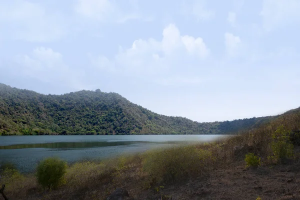 Beautiful Lake View Hill Blue Sky Background — Stock Photo, Image