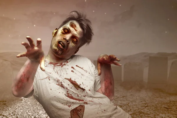 Enge Zombie Met Bloed Wond Zijn Lichaam Lopend Het Kerkhof — Stockfoto
