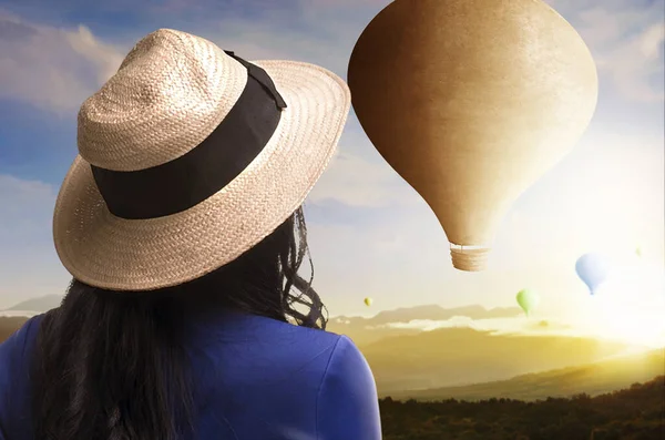 Rear View Asian Woman Hat Looking Colorful Air Balloon Flying — Stock Photo, Image