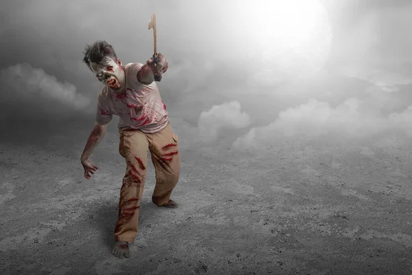 Zombie Effrayant Avec Sang Une Blessure Sur Son Corps Tenant — Photo