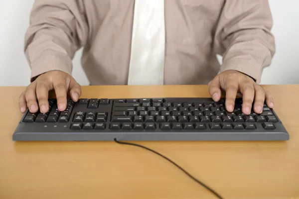 Hombre de negocios escribiendo —  Fotos de Stock