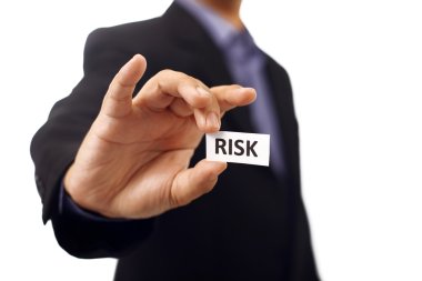 Risk metin ile kağıt tutan adam