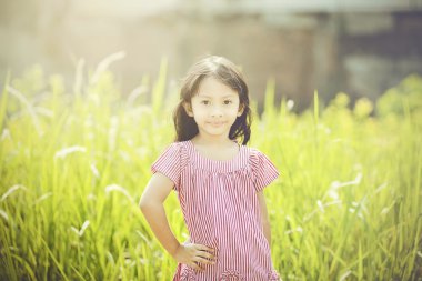 Mutlu kız açık oynamaktan