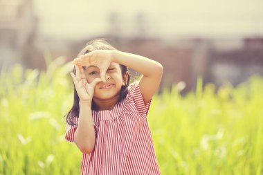 Mutlu kız açık oynamaktan