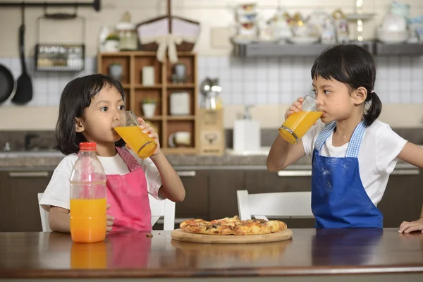 Two Little Girls drinking — Stock Photo, Image