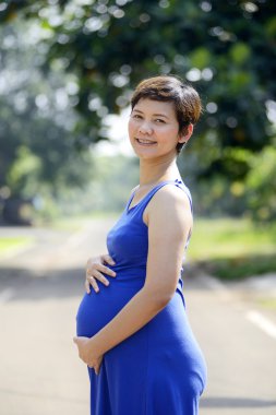 hamile kadın kılığında