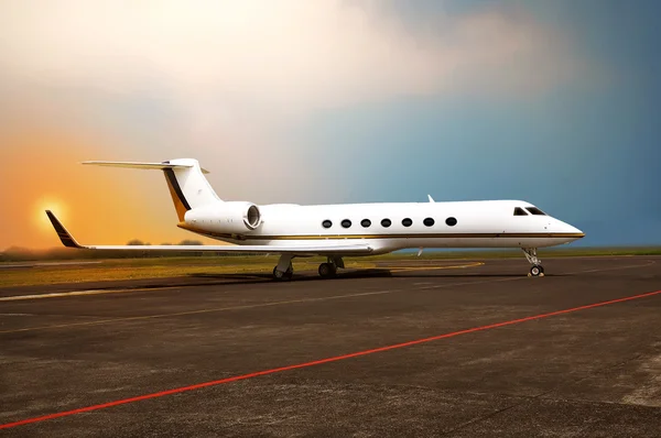 Private jet airplane parking at the airport. — Stock Photo, Image