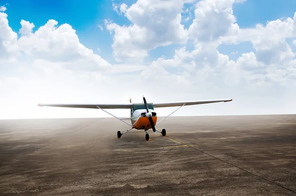 Propeller FlugzeugParkplatz am Flughafen — Stockfoto