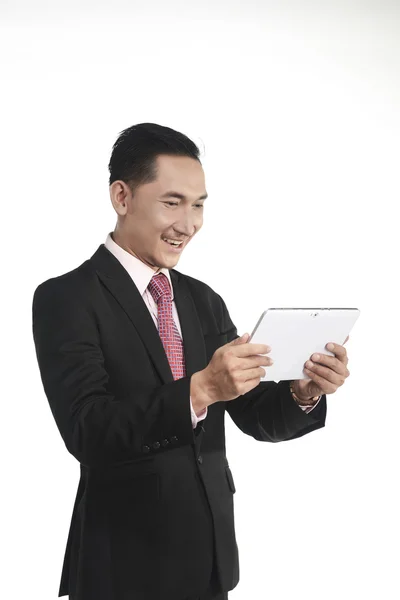 Hombre de negocios que sostiene la tableta del ordenador —  Fotos de Stock