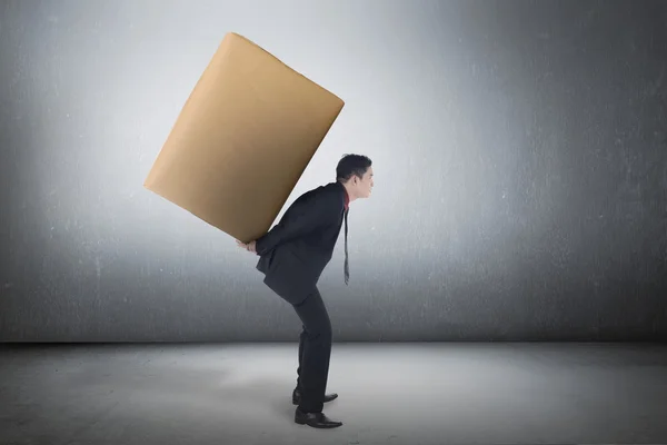 Asian business man carrying package — Stock Fotó