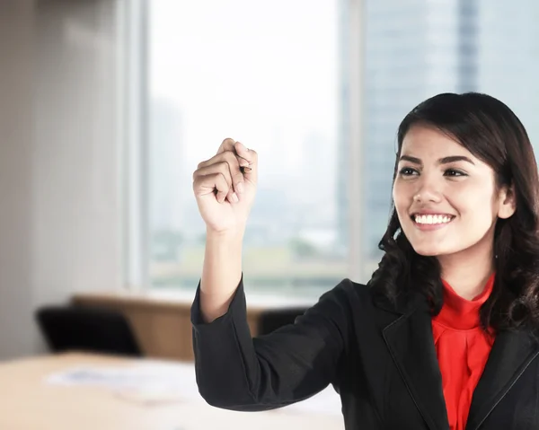 Mujer de negocios escribiendo video marketing — Foto de Stock