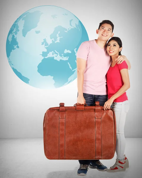 Paret planerar att resa runt i världen — Stockfoto
