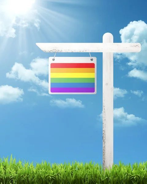Bandera arco iris en poste de madera — Foto de Stock