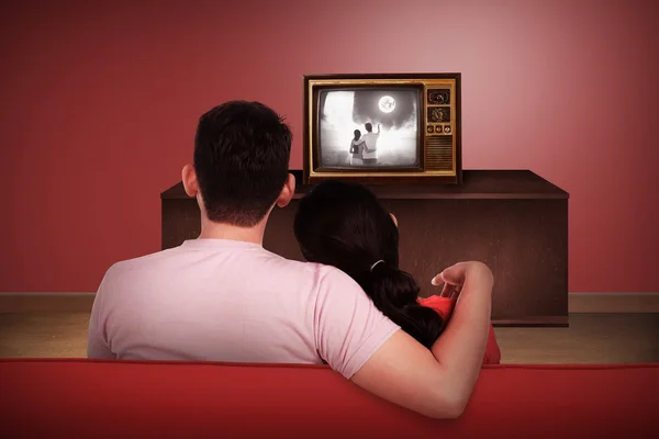 Asian couple watching retro tv — Stock Photo, Image