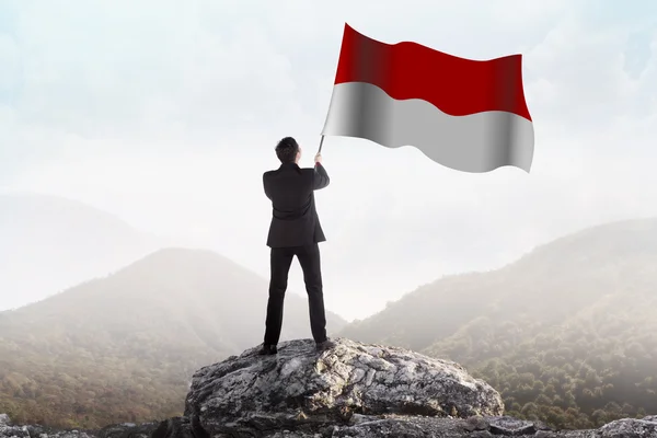 Uomo di successo sventola bandiera indonesiana — Foto Stock