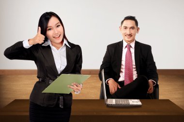 Patron ve sekreter poz