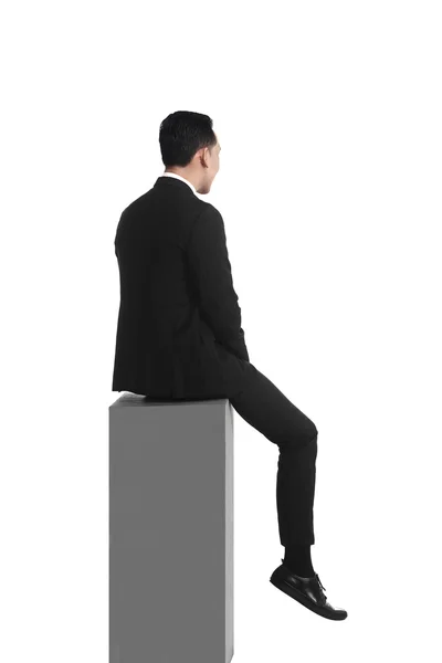 Hombre de negocios se siente triste sentado en la caja —  Fotos de Stock