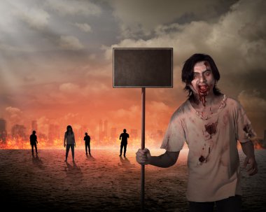 Erkek zombi holding ahşap yönetim kurulu üzerinde Şehir yanıyor