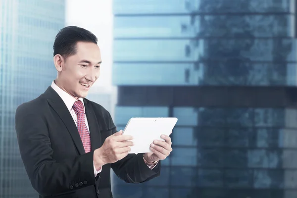 Asian business man working with tablet computer — Stock Photo, Image