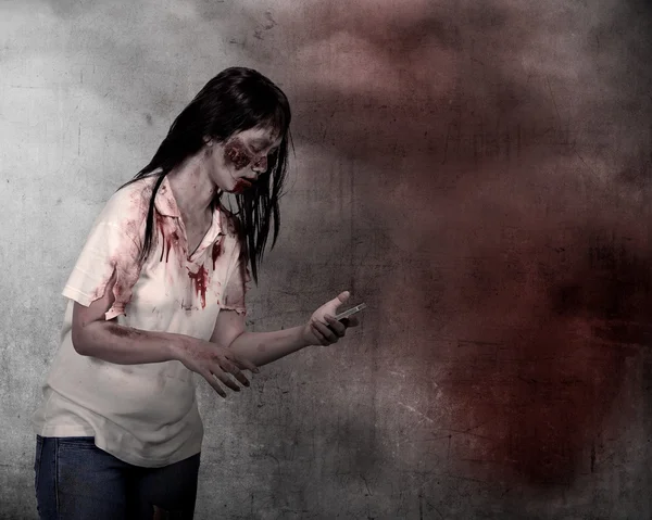 Female zombie holding cellphone — Stock Photo, Image