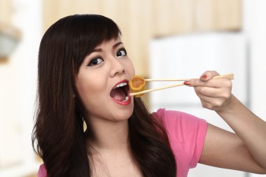 kadın Japon yemek yeme