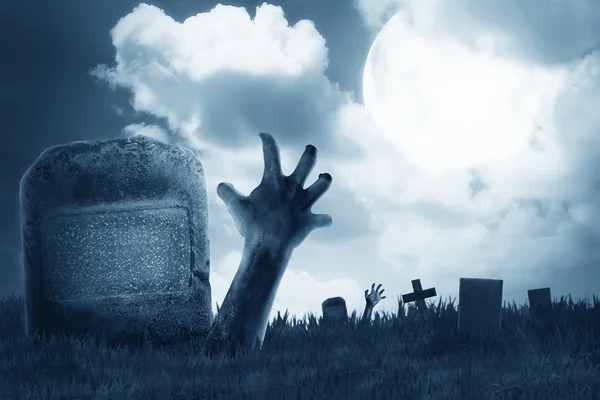 Zombie mano desde el cementerio — Foto de Stock