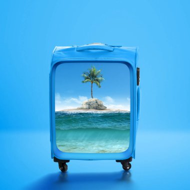 Küçük bir tropik ada manzarası üzerinde palmiye ağacı manzaralı mavi valiz turkuaz su ve güzel bir gökyüzü arkaplanı var. Seyahat kavramı