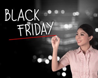 Kadın siyah Cuma metin çizmek