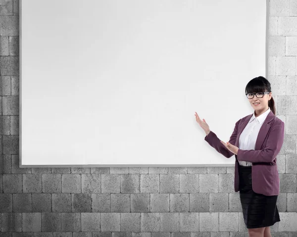 Young woman with empty white board — Stock Photo, Image