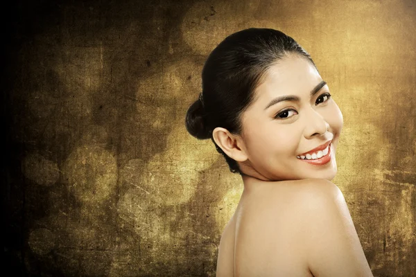 피부가 깨끗 한 아름다운 아시아 여자 — 스톡 사진