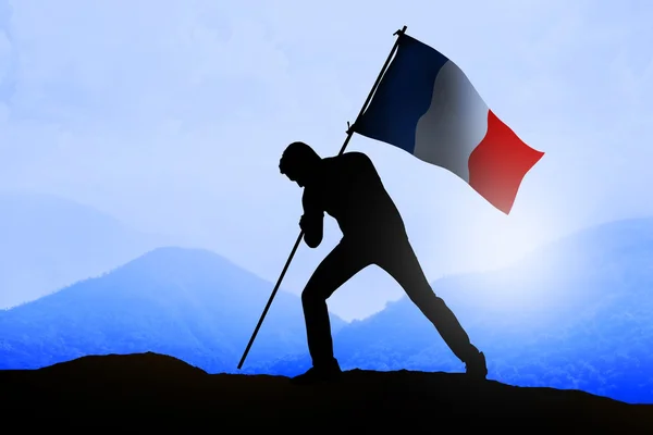 Σιλουέτα του ανθρώπου που κρατώντας την σημαία της Γαλλίας — Φωτογραφία Αρχείου