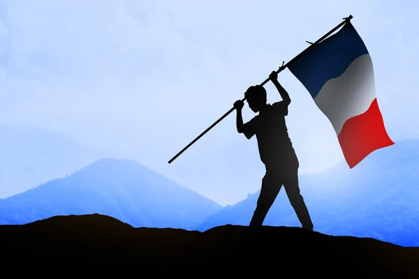 Silhouette de l'homme tenant le drapeau france — Photo