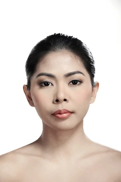 Bella donna asiatica con la pelle pulita — Foto Stock