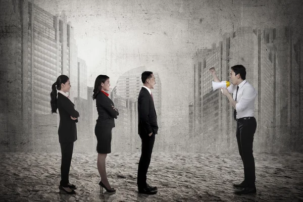 Business leader command his subordinates — Stock Photo, Image