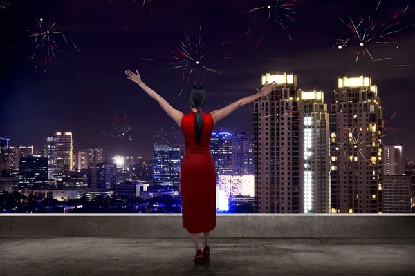 Kobieta świętować Chiński Nowy rok — Zdjęcie stockowe