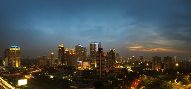 Gece şehir Jakarta