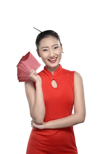 Kinesisk kvinna i röd cheongsam klänning — Stockfoto