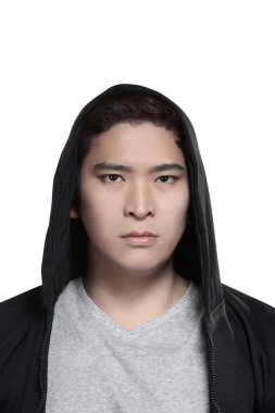 Hoodie tişörtlü Asyalı adam
