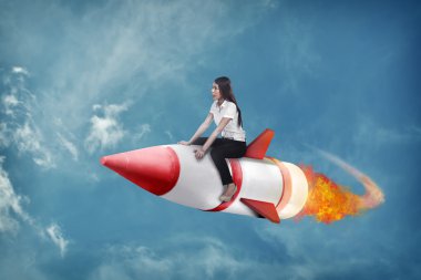 Asya işkadını uçan araba roket