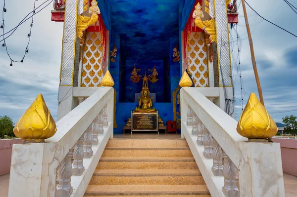 Kanchanaburi Tailandia Agosto 2020 Wat Long Ruea Templo Con Barco — Foto de Stock