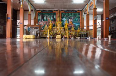Lopburi / Tayland / 11 Ekim 2020 Wat Tha Khae, Lop Buri Tapınağı 200 yıl önce Laos, PDR 'ye göç eden bir tapınaktır..