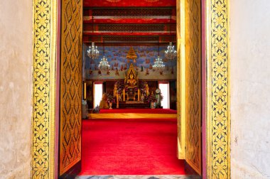 Ayutthaya / Tayland / 8 Ağustos 2020: Wat Suwandararam Ratchaworawihan, Kral I. Rama 'nın babası tarafından Ayutthaya Dönemi' nin bitiş safhasında inşa edilmiştir.).