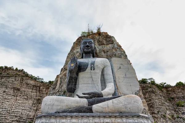 Suphan Buri Ταϊλάνδη Αυγούστου 2020 Rock Buddha Wat Khao Tham — Φωτογραφία Αρχείου