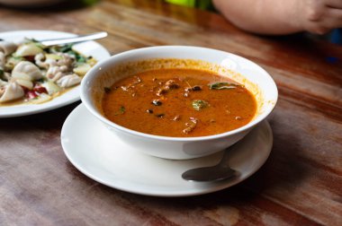 Tayland körili kırmızı çorba, Tayland. Panang bir Tayland yemeği..