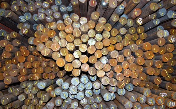 Kovové kruhové sochory — Stock fotografie