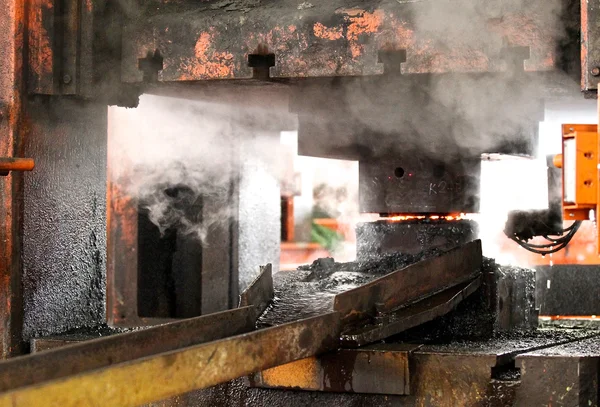 Processo automático de estampagem a quente — Fotografia de Stock